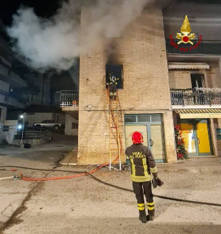 Comunanza - Incendio in palazzina di via Trieste, evacuate 5 persone